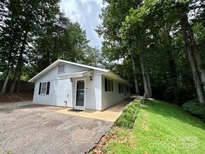 Building Photo - 291 Cherokee Way