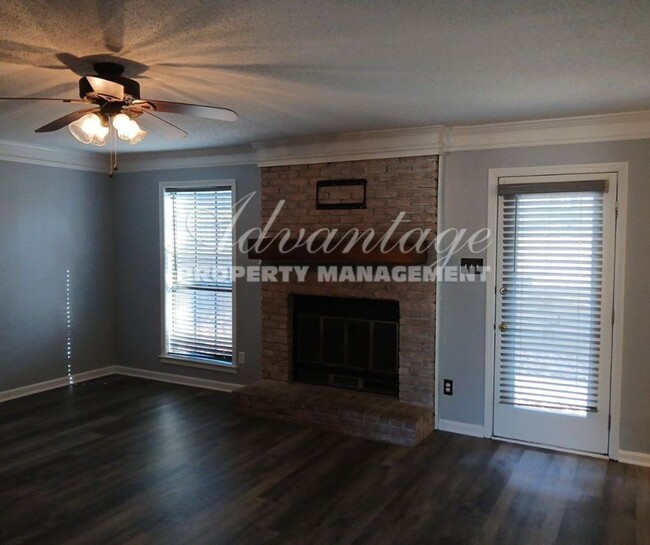 Building Photo - 1/2 OFF The 1st Month's Rent | Exquisite F...