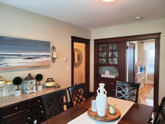 Building Photo - 352 Chandler St