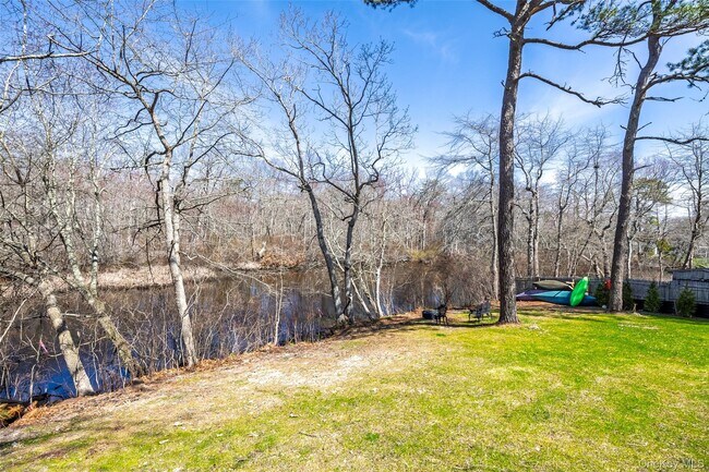 Building Photo - 371 S River Rd