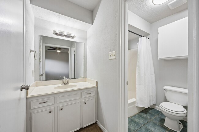 Building Photo - 1605 Cypress Hollow St