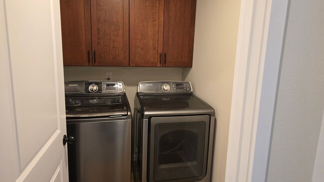 Building Photo - Spacious 3 Bedroom – Move-In Ready!