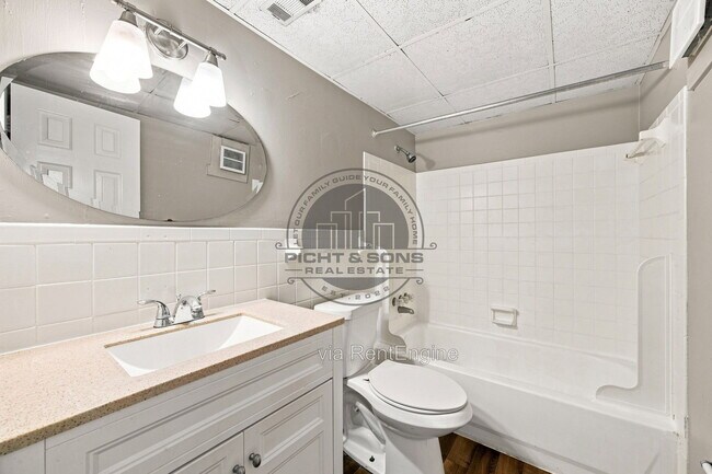 Building Photo - 457 White Dr