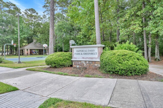 Building Photo - 1918 Scenic Park Dr
