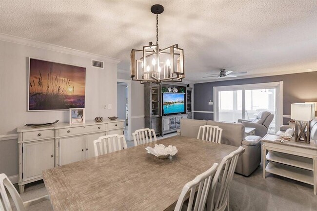 Building Photo - 1055 W Peppertree Dr