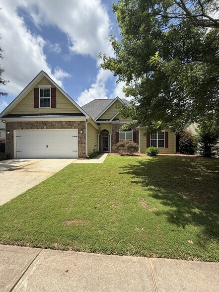 Front View - 367 Stillwood Dr