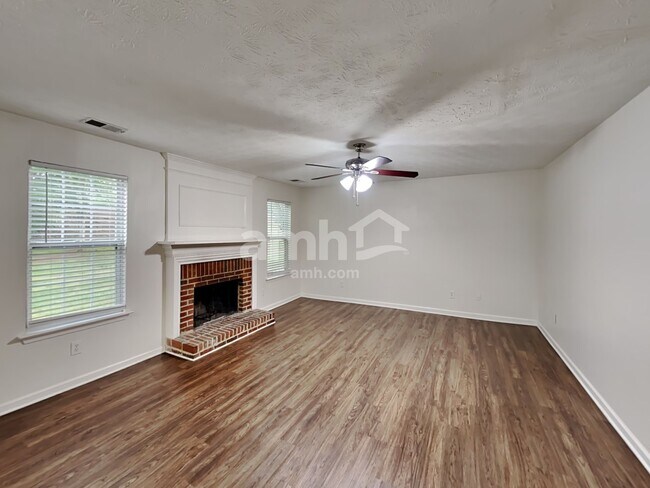 Building Photo - 3254 Ashgrove Ln SW