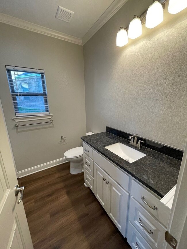 Building Photo - Beautifully Maintained New Build in Midway...