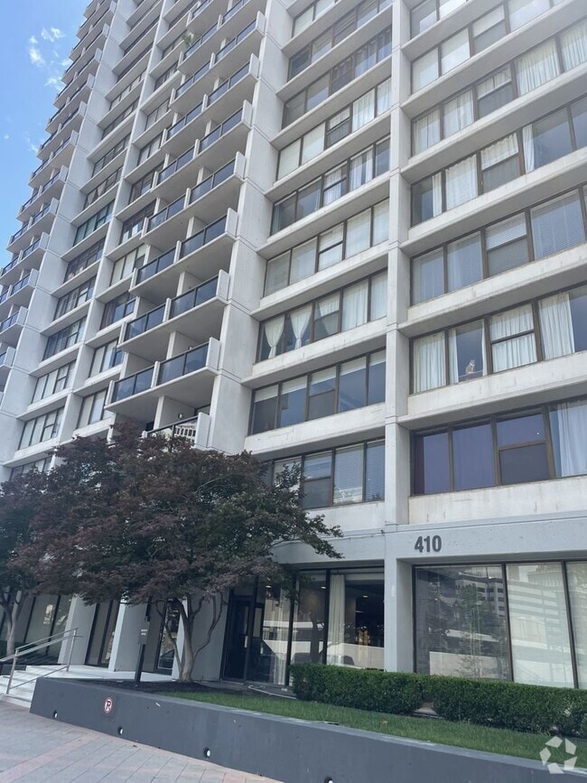 Building Photo - Perfectly remodeled 1 bedroom & 1 bathroom.