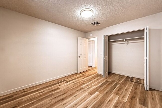 Building Photo - Renovated Charming 2-Bedroom Duplex