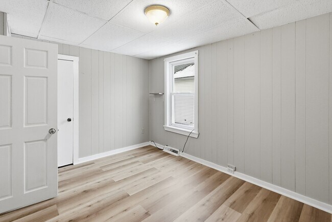 Building Photo - 14 Hacker St