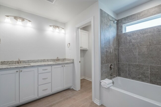 Building Photo - Beautiful 3-Bedroom Home with Modern Finishes in Perry!