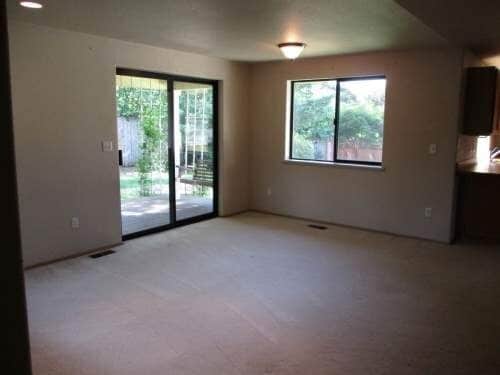 Building Photo - 2 Bedroom 1 Bathroom Rambler walking dista...