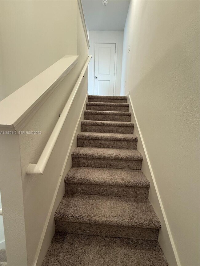 Building Photo - 410 Sequoia Dr