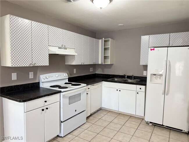 Building Photo - 309 Ivan Ave S