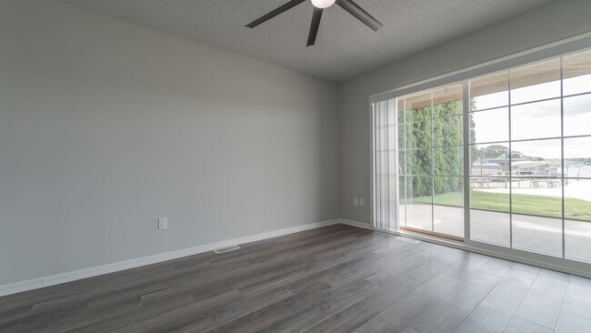 Building Photo - 13336 Fulton St