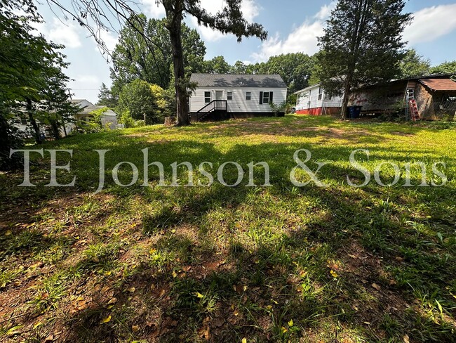 Building Photo - Comfortable 3 Bedroom House