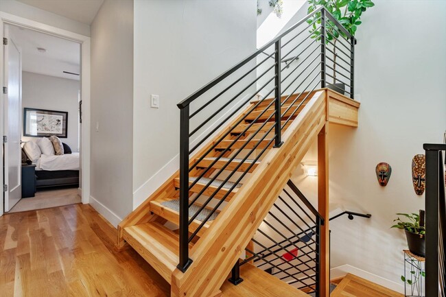 Building Photo - 4-Story Furnished 2BD, 2.5BA LoHi Townhome with Rooftop Deck