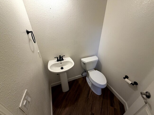 Building Photo - 1537 Oyster Bay Ct
