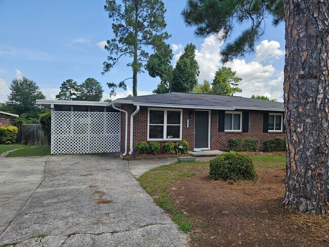 Building Photo - 1422 Ridgewood Dr