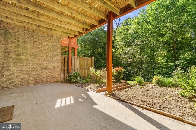 Building Photo - 8931 Park Forest Dr