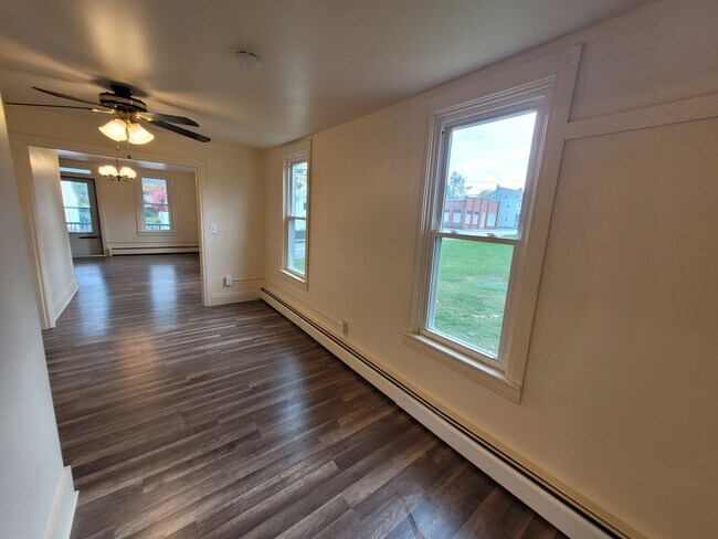 Building Photo - 103 Schoolhouse Rd