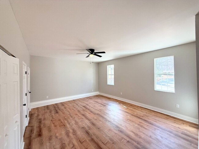 Building Photo - Located in Carrollton!!!