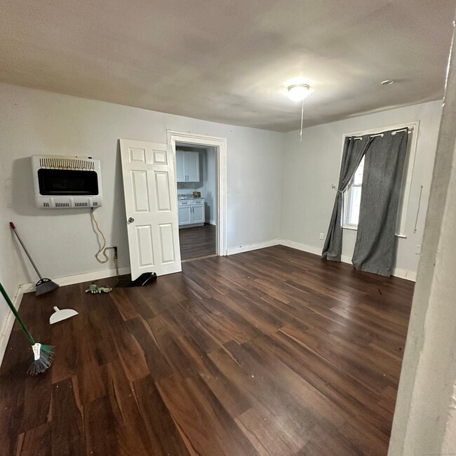 Building Photo - 27 Manhan St