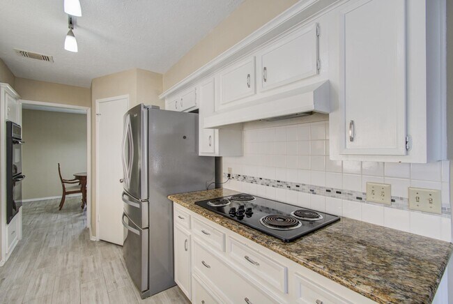 Building Photo - 2707 Planters St