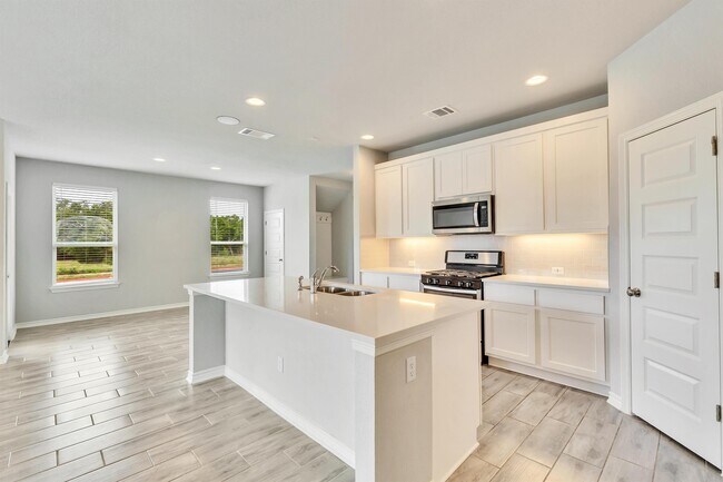 Building Photo - 701 Hays Hill Dr
