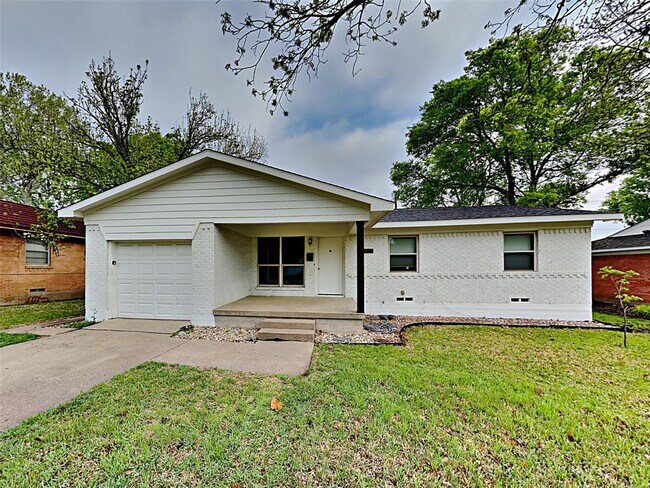 Building Photo - 2307 Cardinal Ln