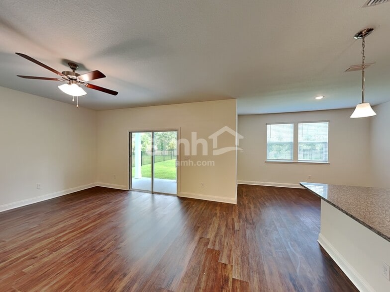 Building Photo - 329 Banyan Frst Dr