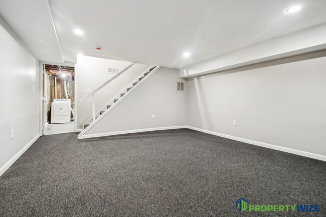 Building Photo - 2135 Ashburton St