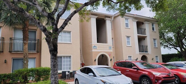 Building Photo - 2494 Centergate Dr