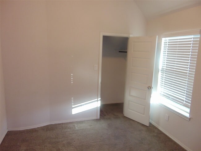 Building Photo - 24978 Tidmor Ln