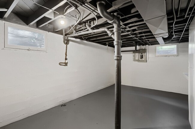 Building Photo - South Tabor — 2BR/1BA Home with Attached Garage