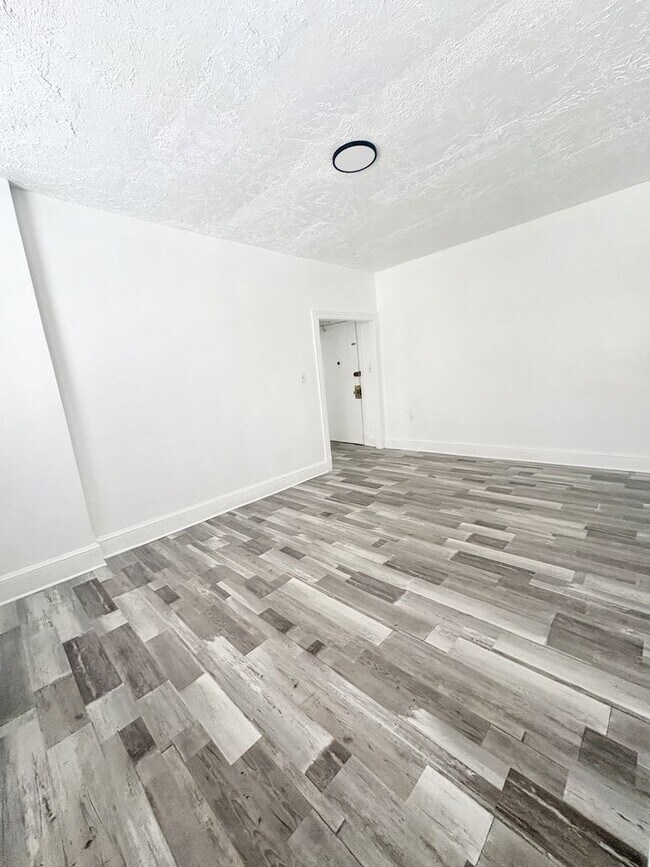 Interior Photo - 5400 LLC - CORPORATE