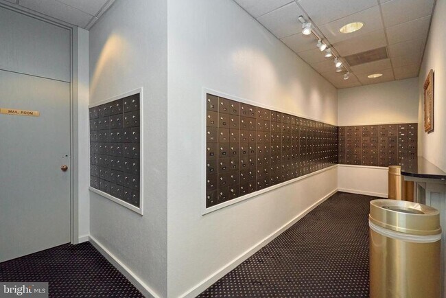 Building Photo - 1800 Old Meadow Rd