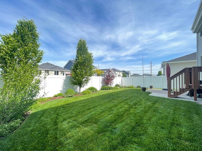 Building Photo - Great Home Now Available!