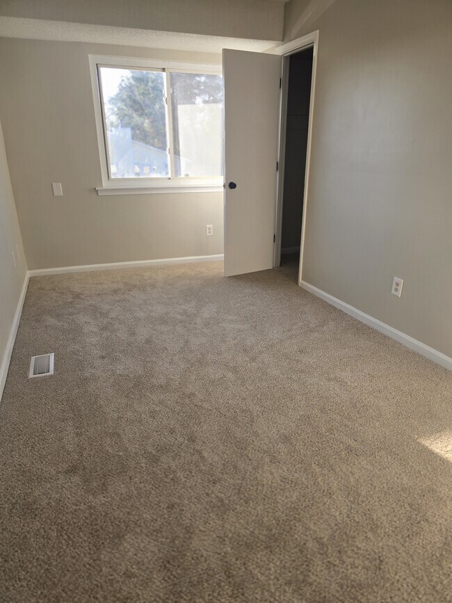 Building Photo - 94 Balsam Rd