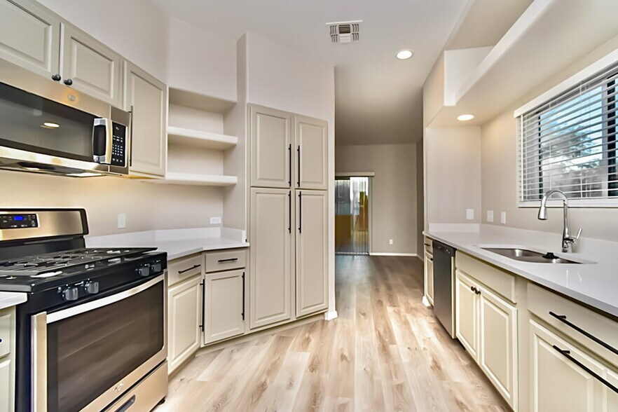 Building Photo - 6968 S Martlet Dr