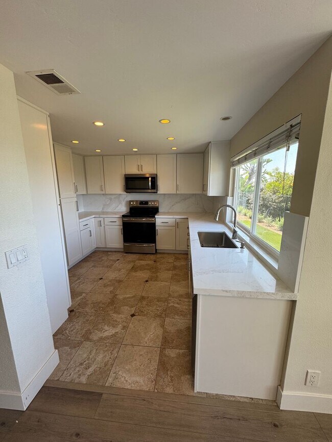 Building Photo - Spacious Home in La Costa with Nice View!!