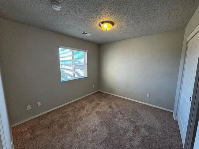 Building Photo - 8901 Eagle Hills Dr NW