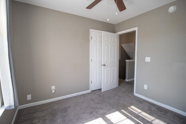 Building Photo - 101 Saskatoon Dr