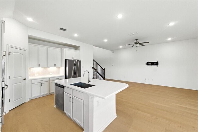Building Photo - 140 Periwinkle Ln
