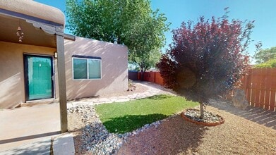 Building Photo - Sweet 3 bedroom