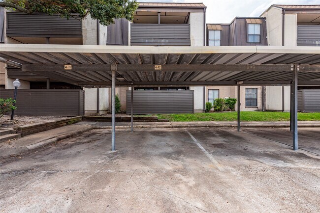 Building Photo - 3005 Walnut Bend Ln