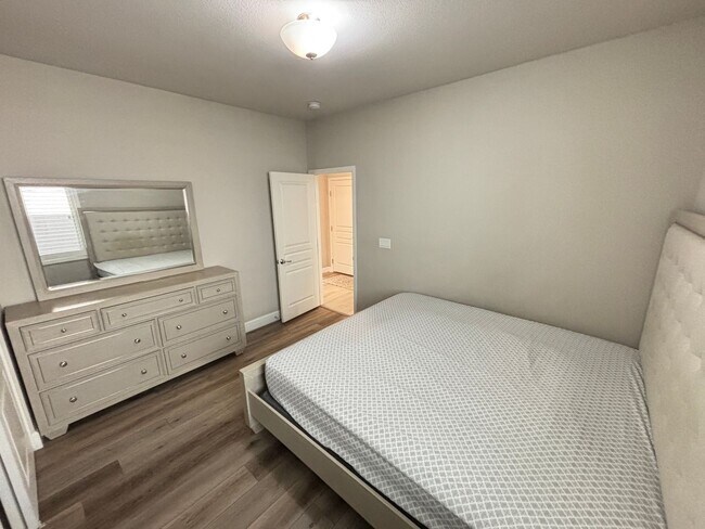 Building Photo - Contemporary 4Bed/3Bath/3 Car/+ Loft -residence located in the Silverado Ranch area