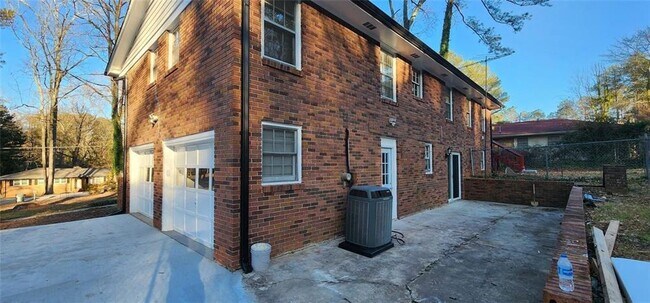 Building Photo - 2349 Valley Way