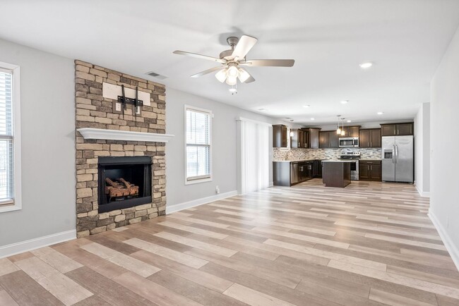 Building Photo - 4 Bedroom Home For Rent Near Post!